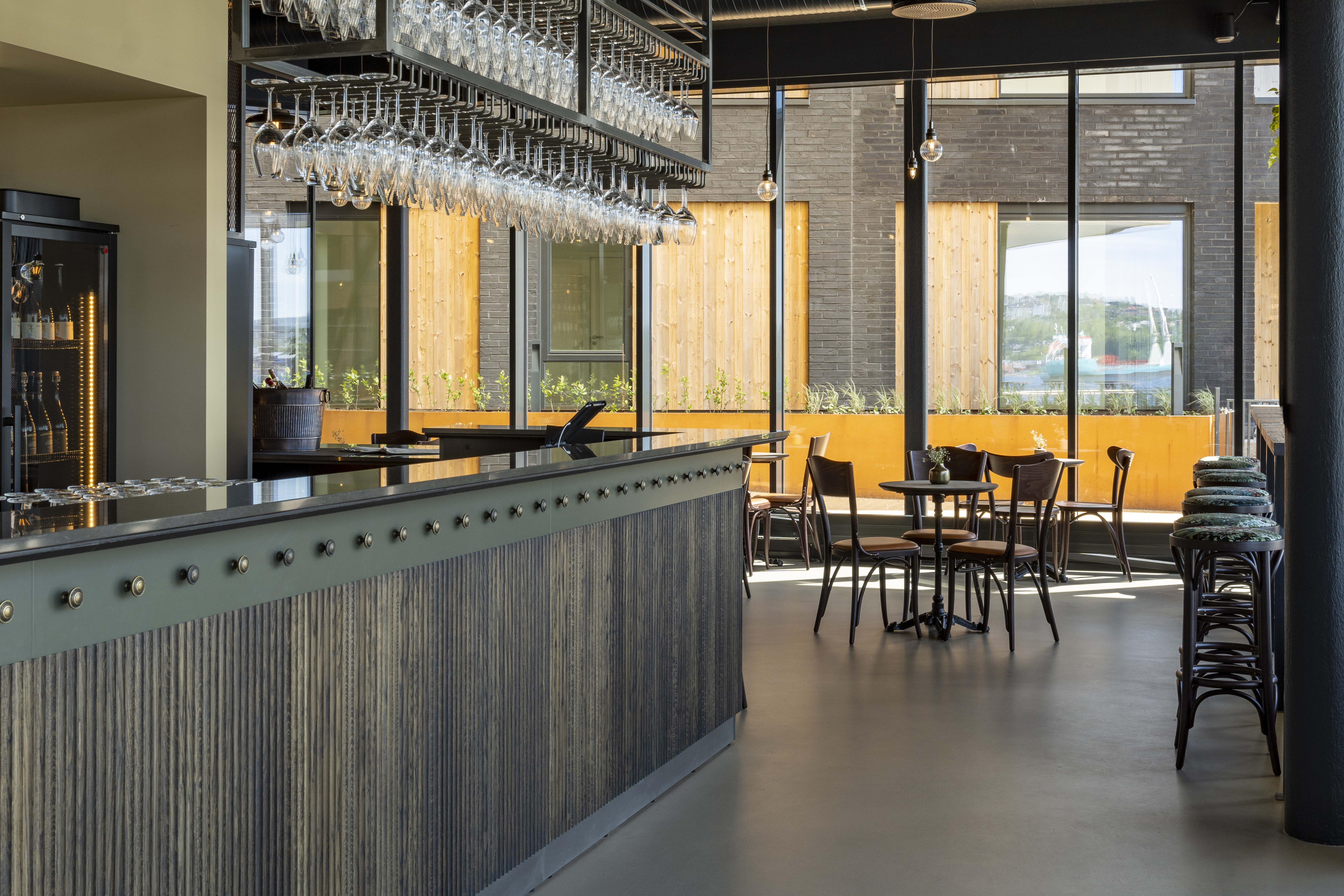 Restaurantdesign i 2025: Innovasjon, bærekraft og engasjerende opplevelser